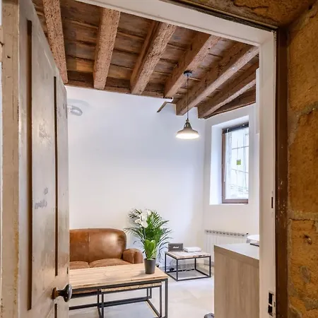 Cozy Nest Of Vieux Апартаменты